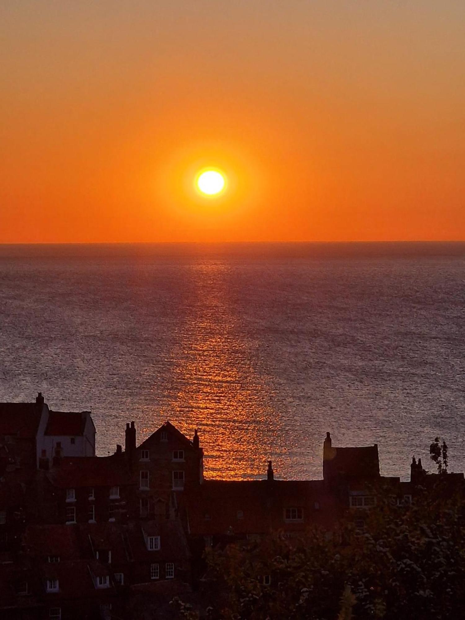 Robin Hood'S Bay Coastguard'S Cottage With A View Exterior photo